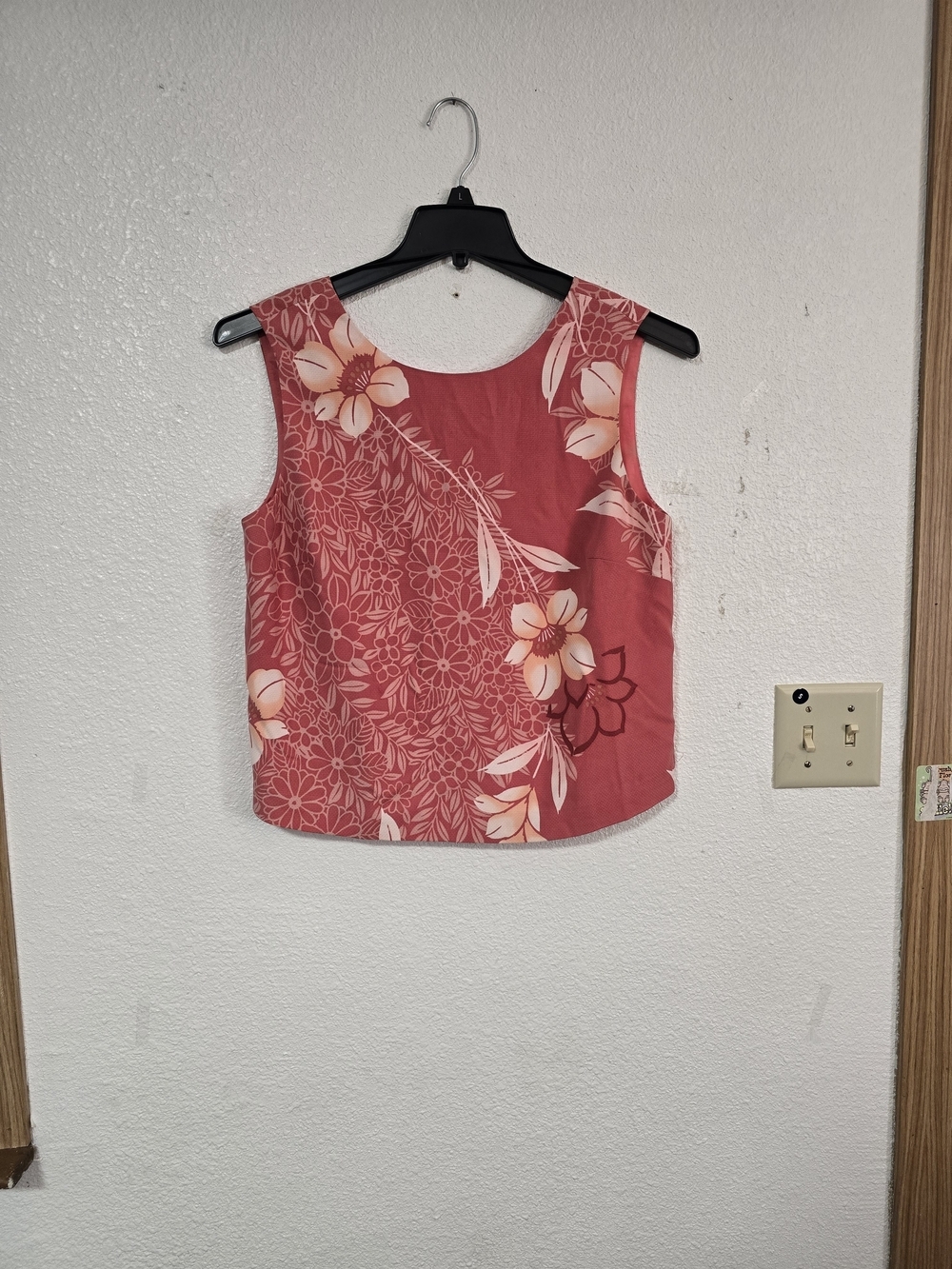 Tommy Bahama Coral Floral Sleeveless Crop Top 100% Silk